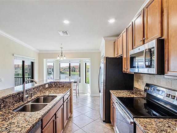 3rd image of 13710 Julias Way APT 925
