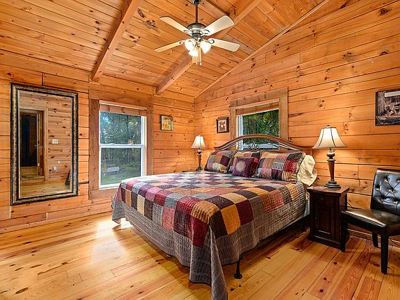 Upstairs Master King Bed