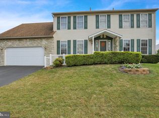10 Primrose Ln, Sinking Spring, PA 19608