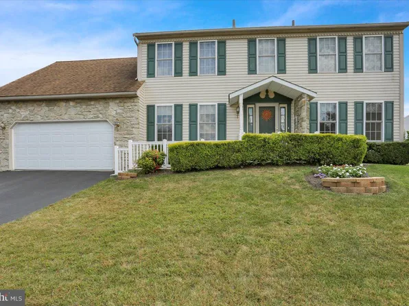 10 Primrose Ln, Sinking Spring, PA 19608