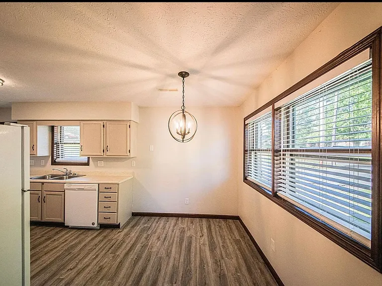 830 Sanders Ave — Photo 6