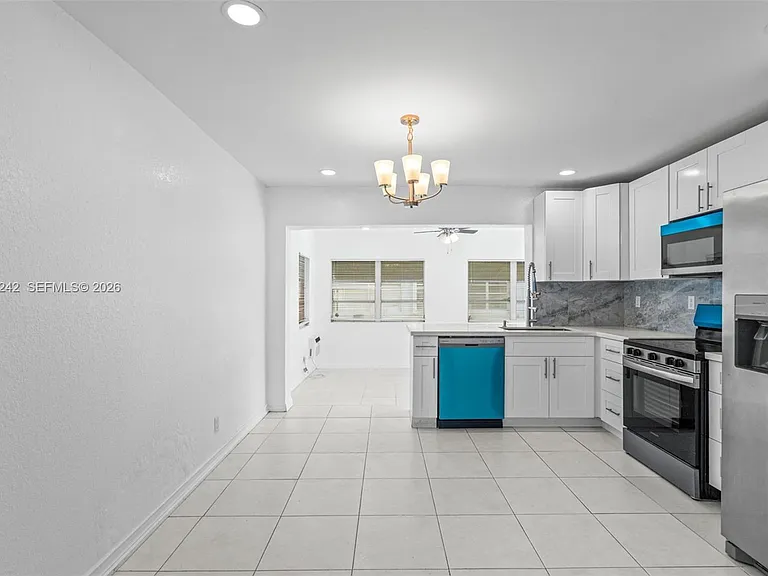 7505 NW 58th St — Photo 9