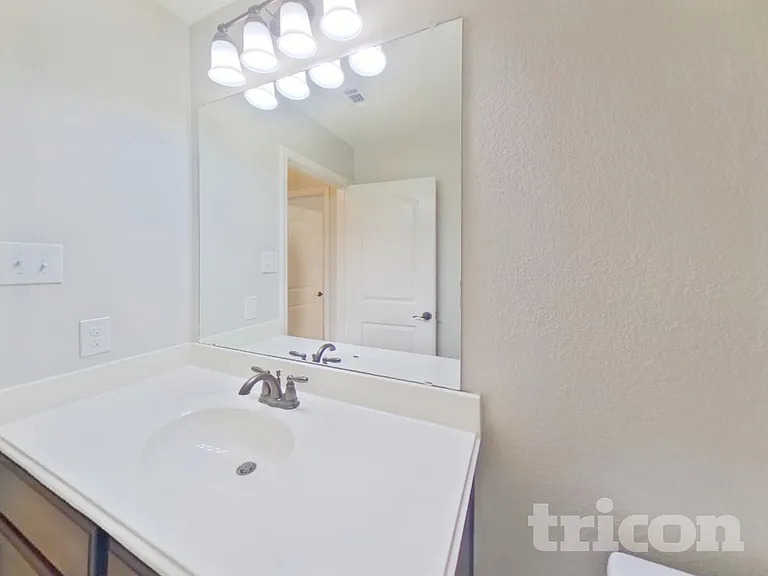 1477 Treeta Trl — Photo 13