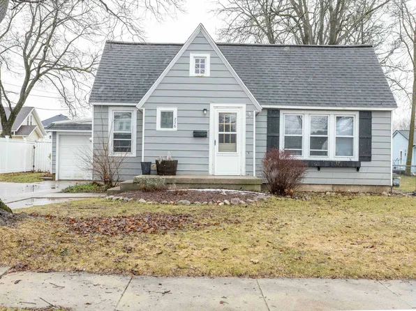 236 E Main St, Rockford, MI 49341