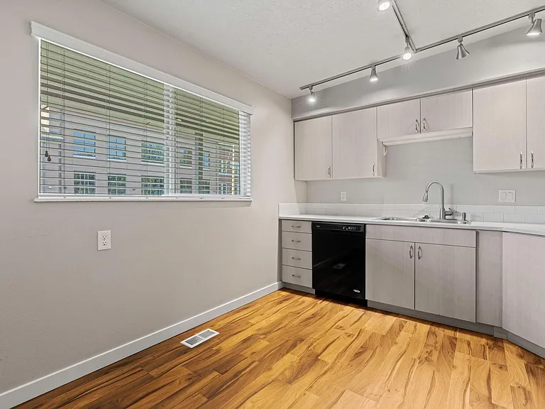 1527 W Ridenbaugh St — Photo 14