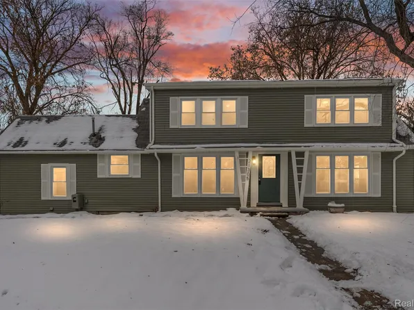 21305 Oxford Ave, Farmington Hills, MI 48336
