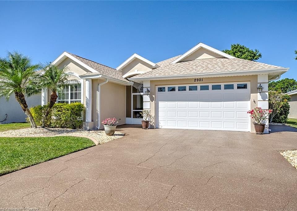 1st image of 2901 Meadowood Ln