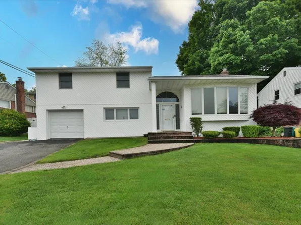 10 Linda Lane, Plainview, NY 11803