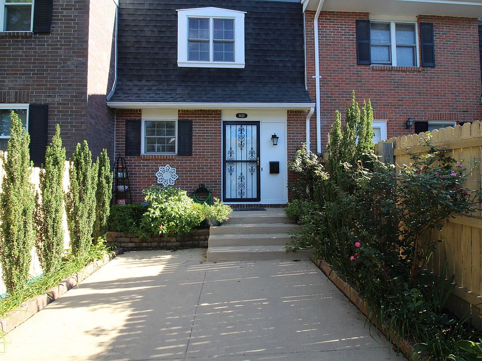 1st image of 8620 W 84th St