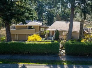 2801 Arbutus Rd, Saanich, BC V8N5X6