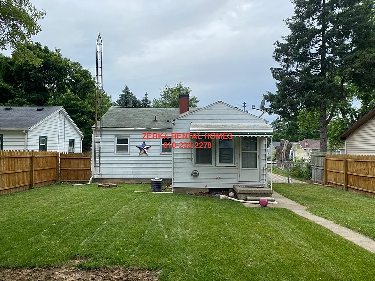 2077 Algonac Dr — Photo 10