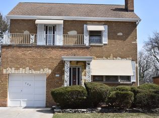 724 Leesley Rd, Riverside, IL 60546