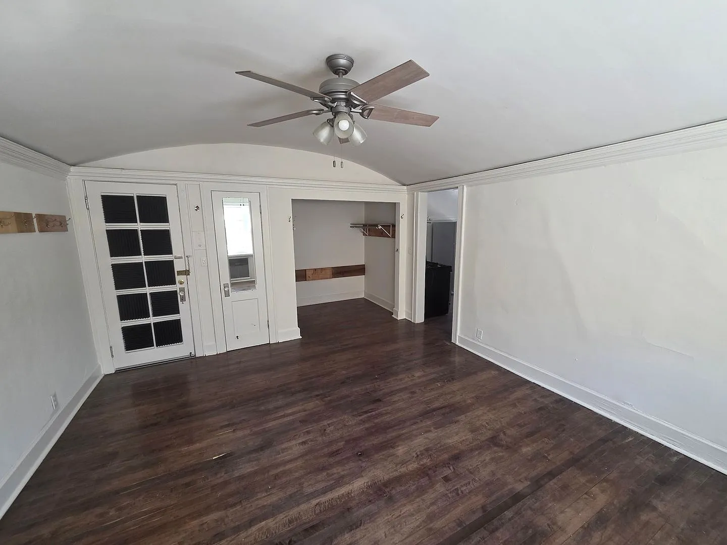 2544 N. Maryland Ave. (Fountain Blue) — Photo 3