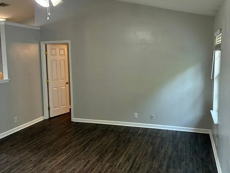 130 Lake Victoria Dr — Photo 6
