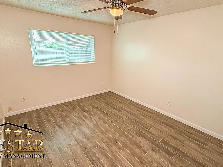 609 Grace St — Photo 9