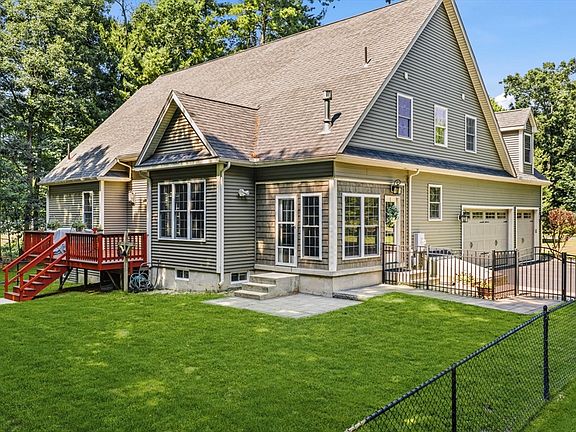 4th image of 17 Bissonnette Cir