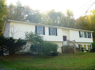 32 Hemlock Rd, Columbia, NJ 07832