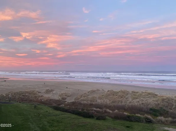 88416 1st Ave #402, Florence, OR 97439