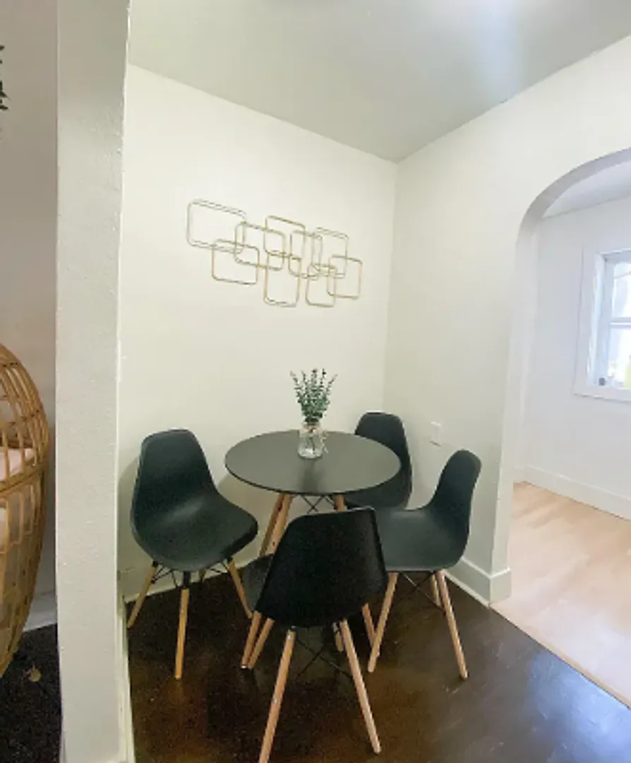 1 Bedroom 1 Bath Available For Rent — Photo 4