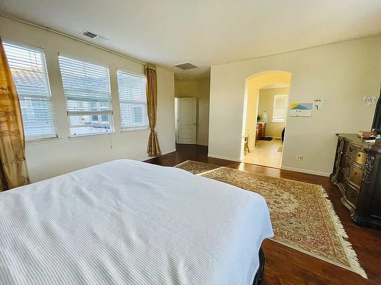 381 W Alameda Dr — Photo 32