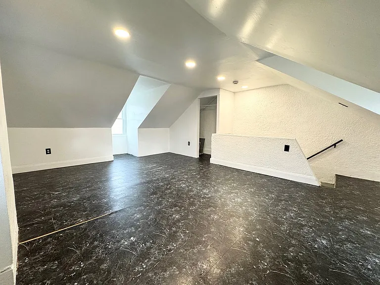 509 E Strawberry St — Photo 18