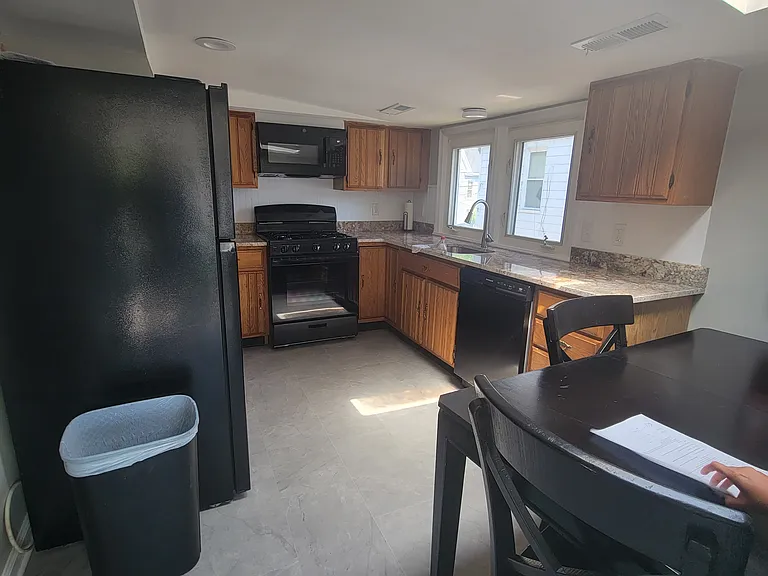 120 Allen St #2 — Photo 3