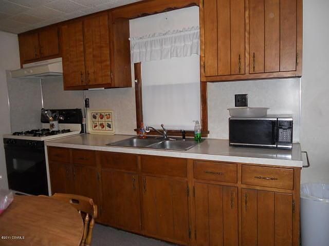 2nd image of 409 Center St