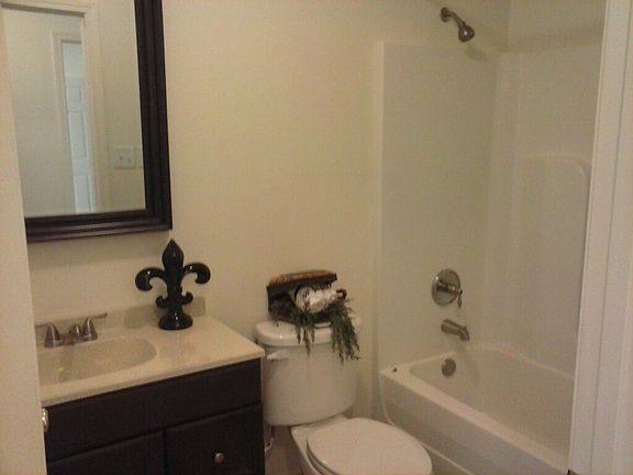5th image of 2620 Mary St