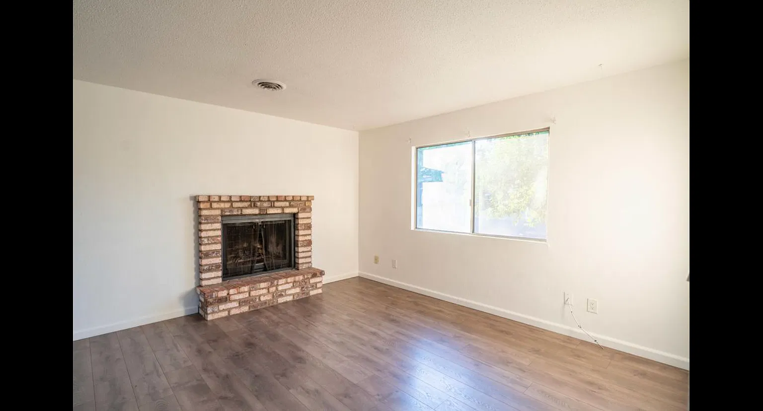 4 bed, 1496 sqft, $2,200 — Photo 2