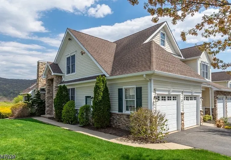Briar Ct — Photo 1