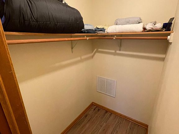 Walk in bedroom closet