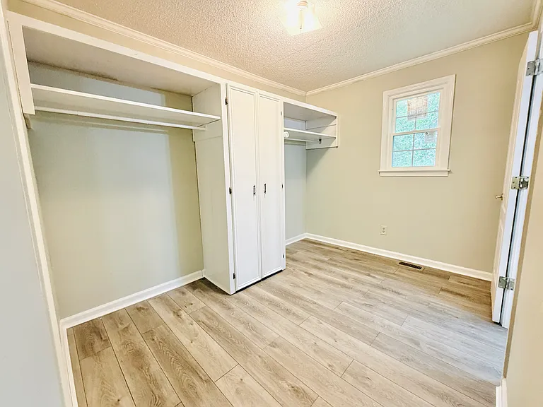 7905 Castleton Ln — Photo 24