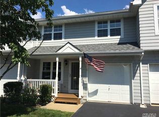 51 Maple Wing Blvd, Central Islip, NY 11722