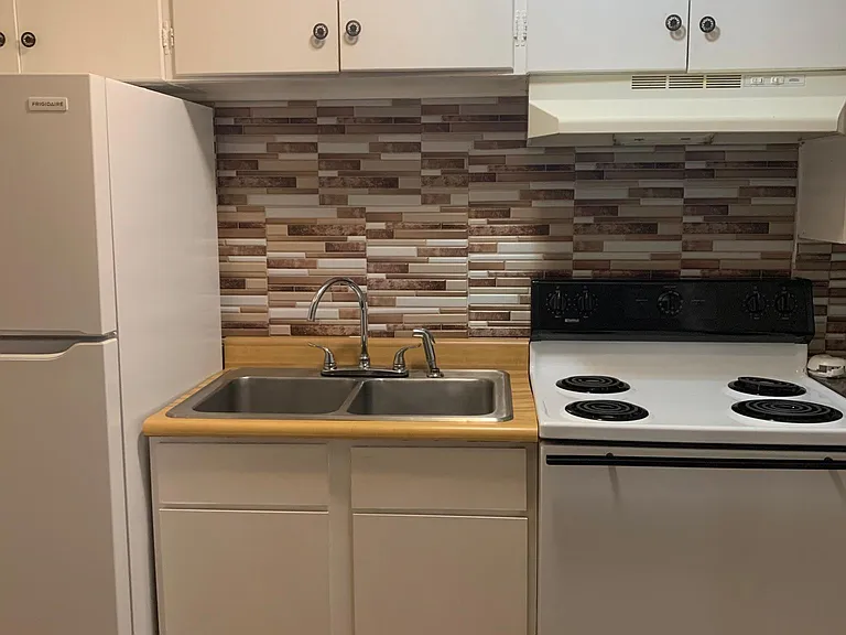 624 N 34th St #C — Photo 2