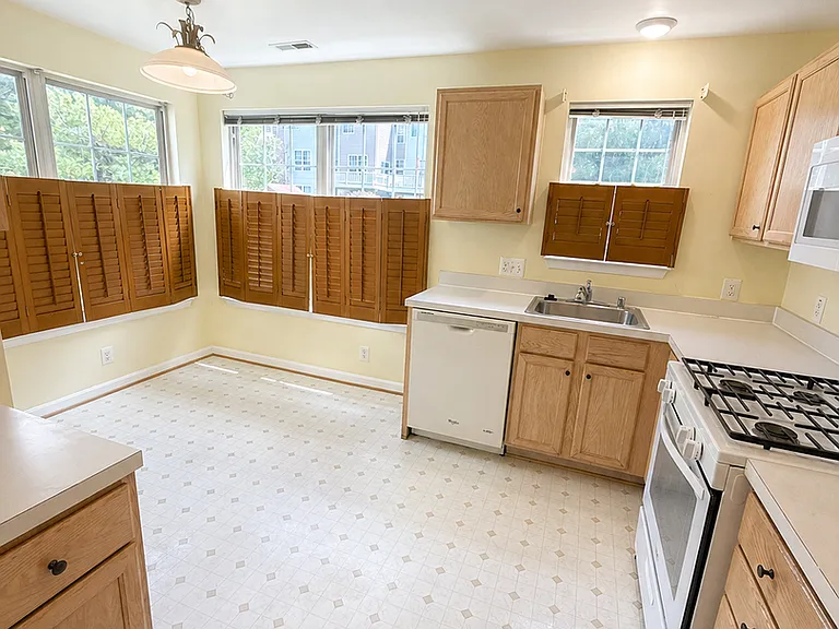 1411 Bonnett Pl #F — Photo 12