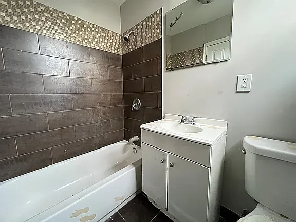 11 Rose Ave #B — Photo 7