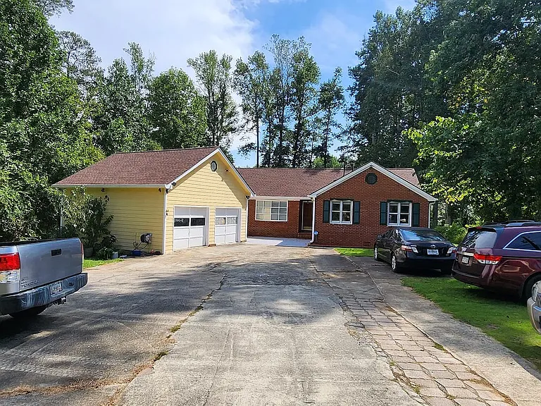 6108 Williams Rd — Photo 2