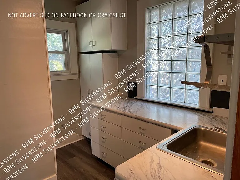 613 E 3rd St — Photo 9