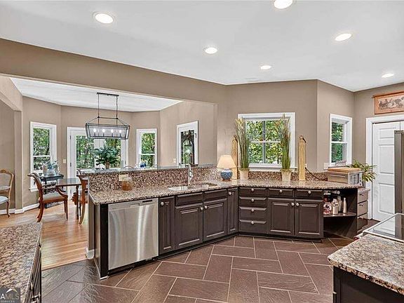 5th image of 205 Muirfield Way