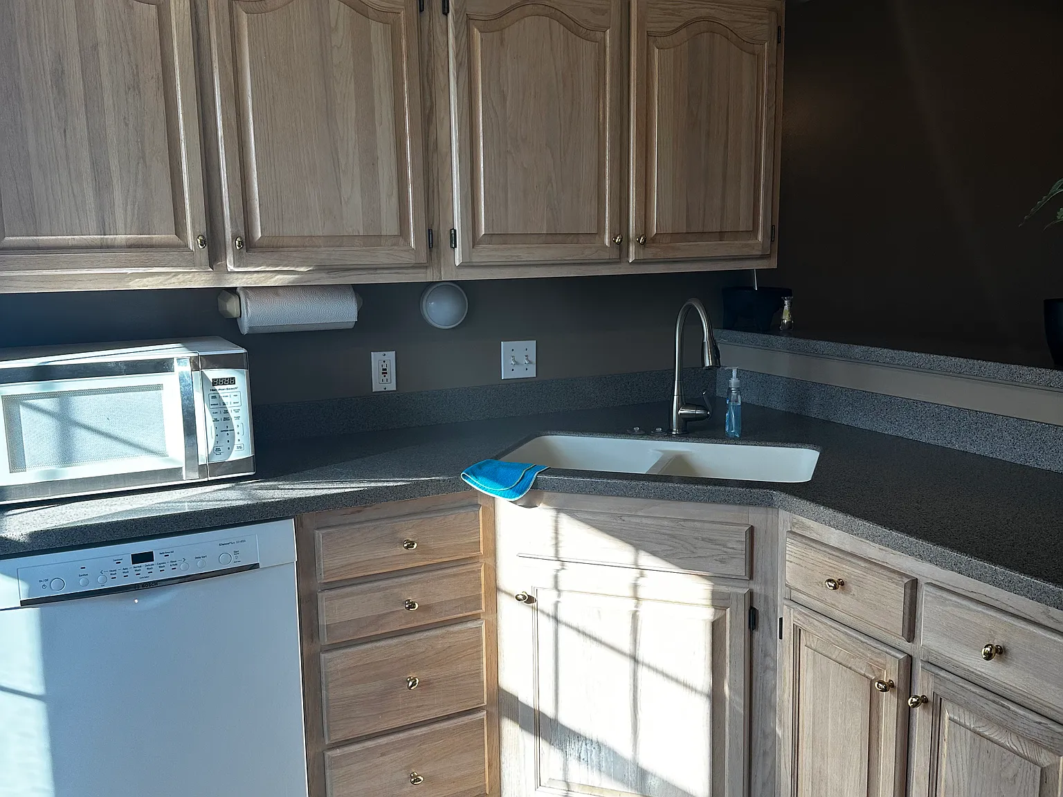 2 bed, 2.5 bath, 1178 sqft, $1,600 — Photo 3