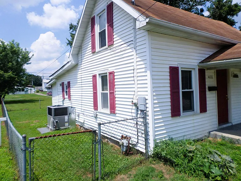 411 Florence St — Photo 19