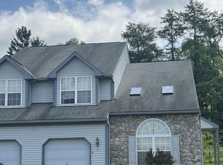 1422 Hillpoint Cir, Reading, PA 19608