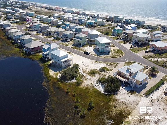 3rd image of Sawgrass Dr