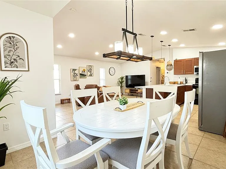 2431 Loma Linda St — Photo 14