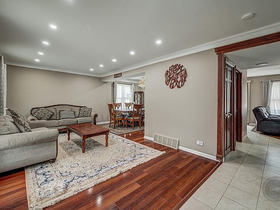 5th image of 822 Aspen Dr