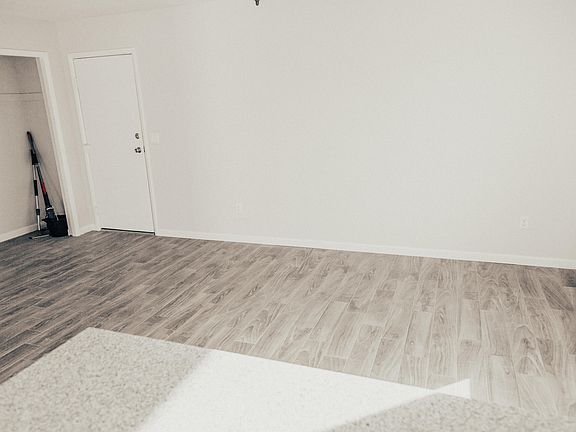 5th image of 1206 N Lakeshore Dr