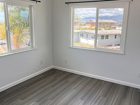 2nd image of 1675 Hookani St #2