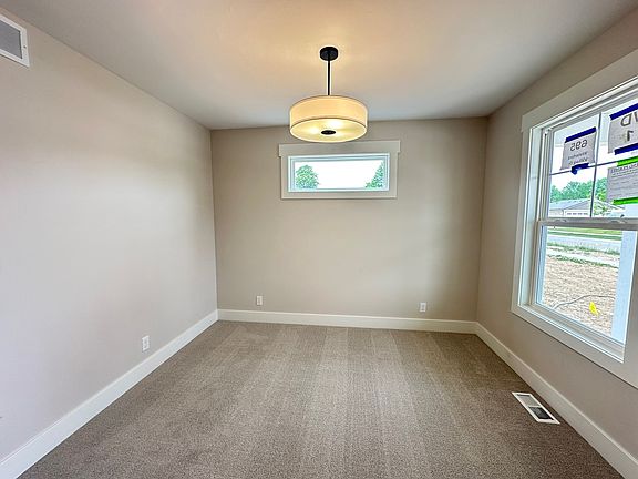3rd image of 695 Waterford Village Dr