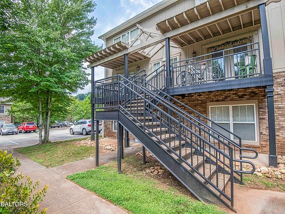 5th image of 3940 Cherokee Woods Way APT 201