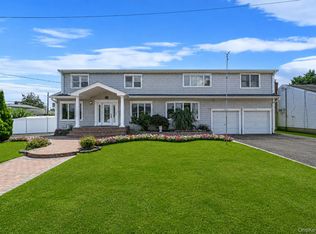 52 Manhattan Avenue, West Babylon, NY 11704